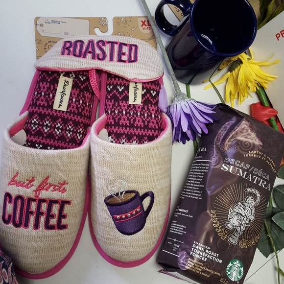 dearfoams Shoes - NWT women's but first coffee slippers set sz. XL